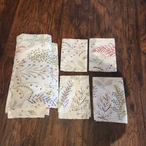 L.L. Bean White and Green Floral Bedding